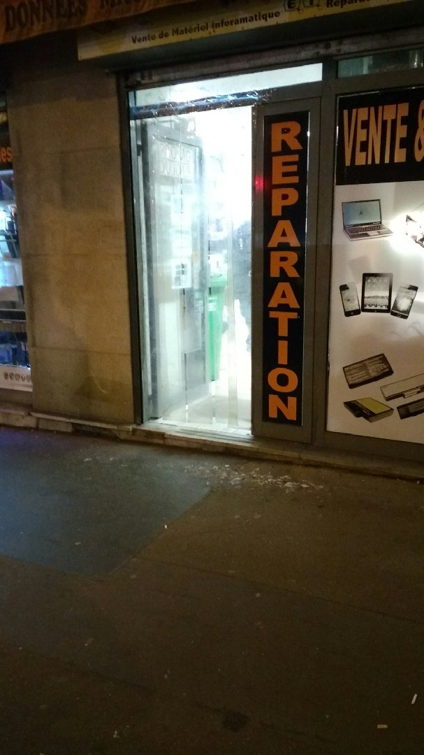 Elektronikgeschäft - Inforama , Paris Elektronikgeschäft - Inforama , Paris