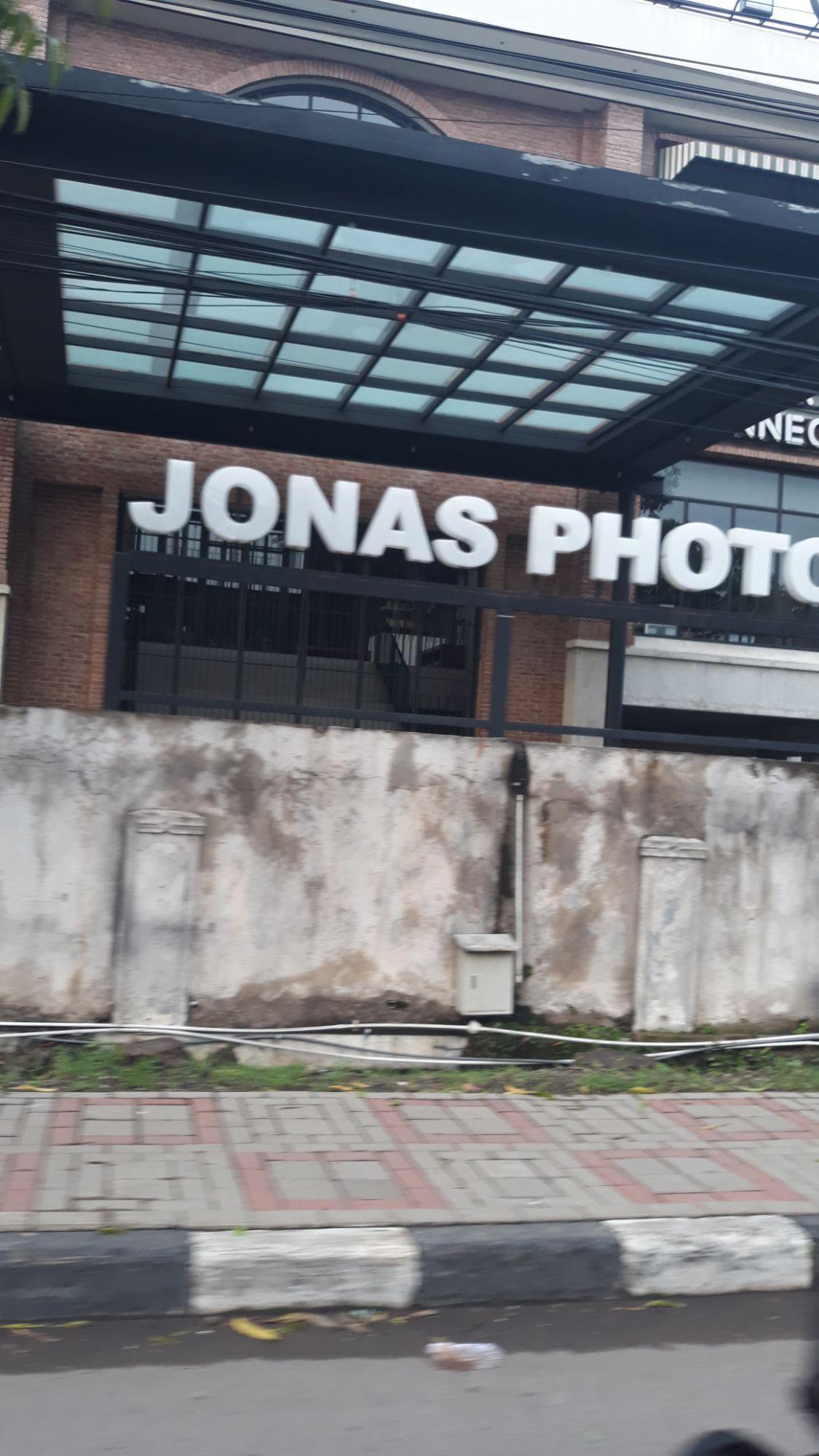 Jonas Photo Buah Batu - IsMedia